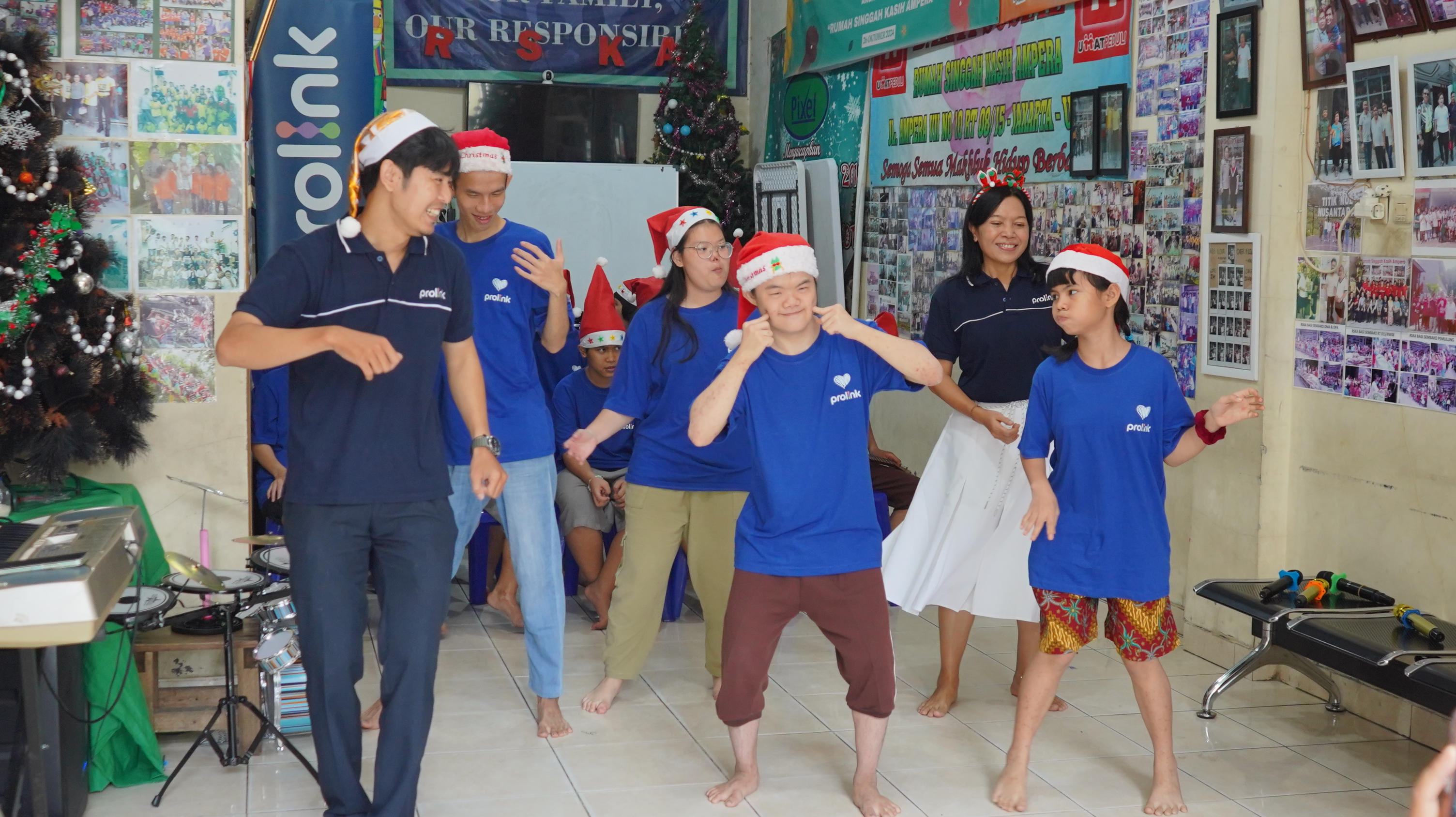 Prolink Hadirkan Semangat Berbagi Lewat CSR Natal 2025 di Rumah Singgah Kasih Ampera