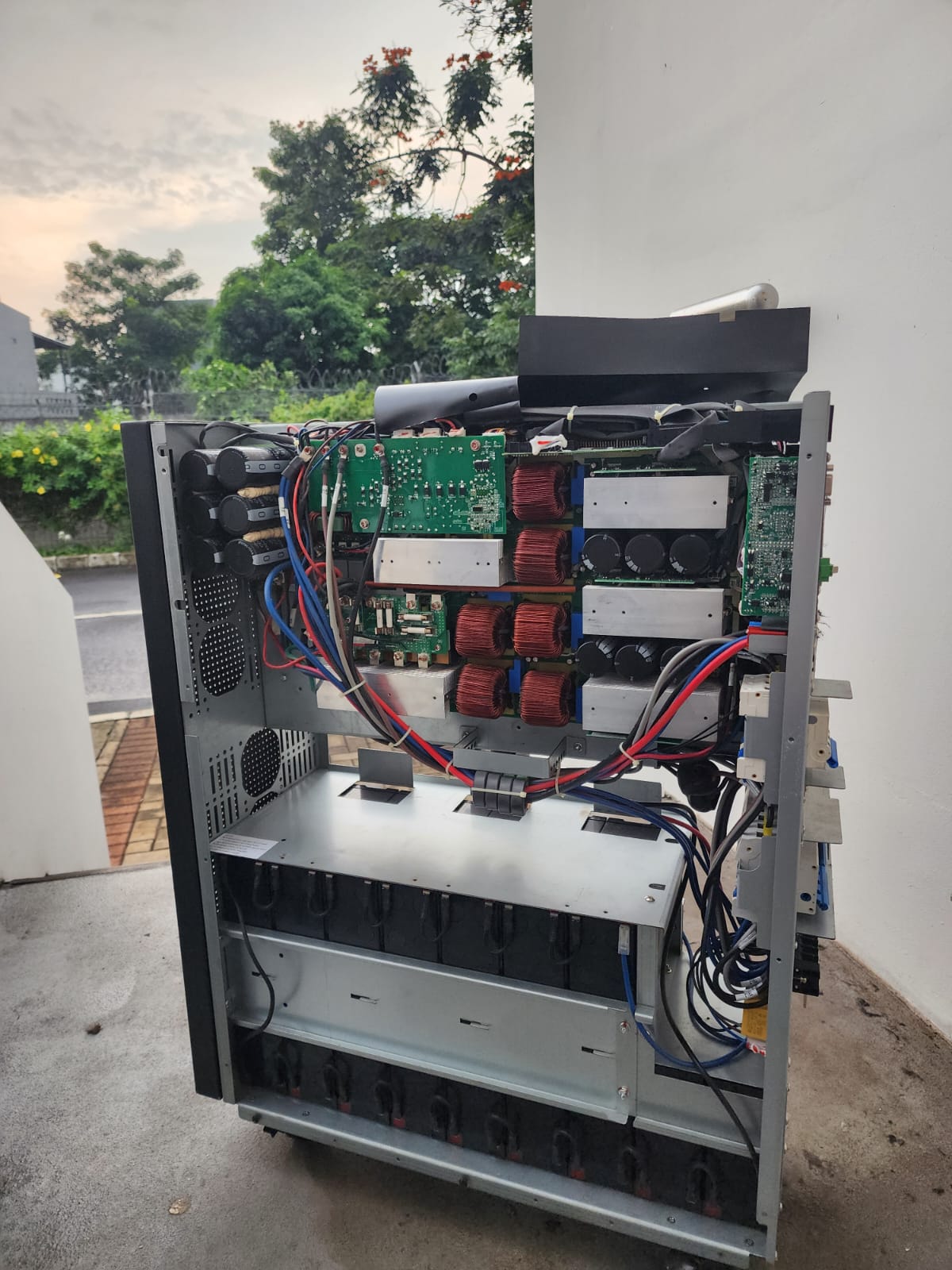 Maintenance UPS Online Prolink - British School Jakarta