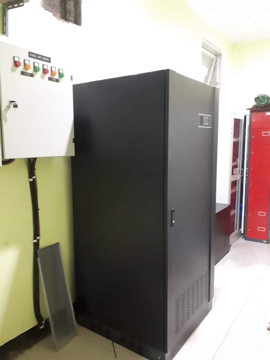 Instalasi UPS Online Prolink di RS Singaparna Medika Citrautama
